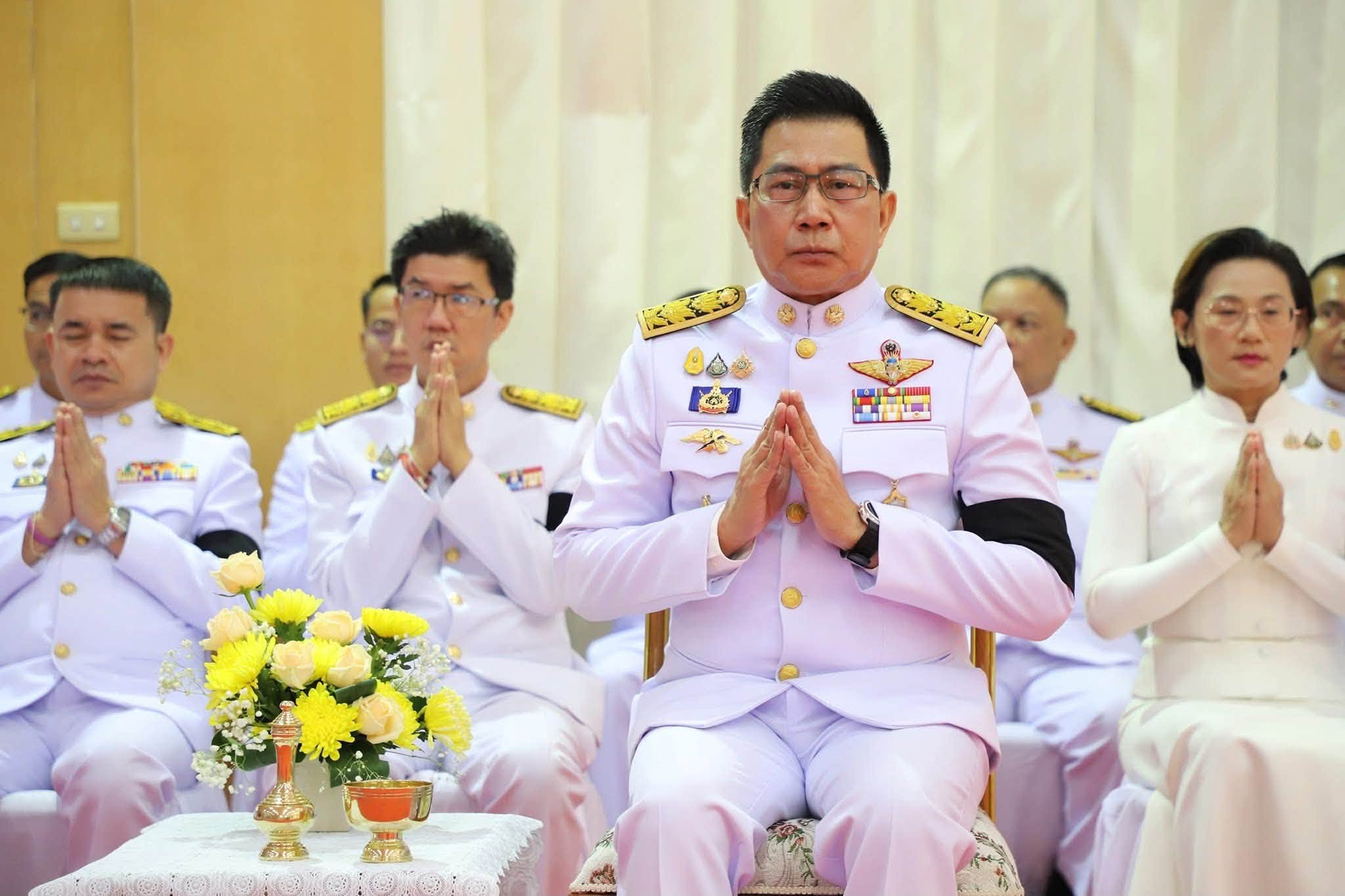 title - ส.ป.ก.ยโสธร ร่วมพิธีทำบุญตักบาตรถวายพระราชกุศล และพิธีวางพวงมาลา  เนื่องในวันนวมินทรมหาราช 13 ตุลาคม 2569